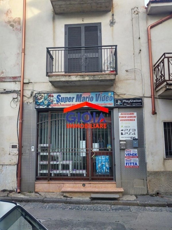locale commerciale in vendita a Mondragone