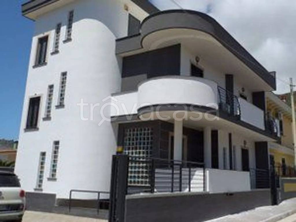 casa indipendente in vendita a Mondragone