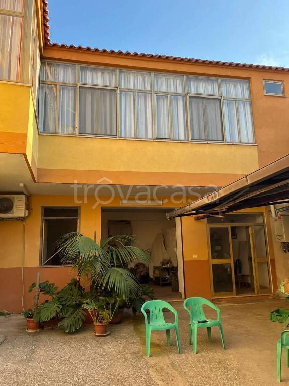 casa indipendente in vendita a Mondragone