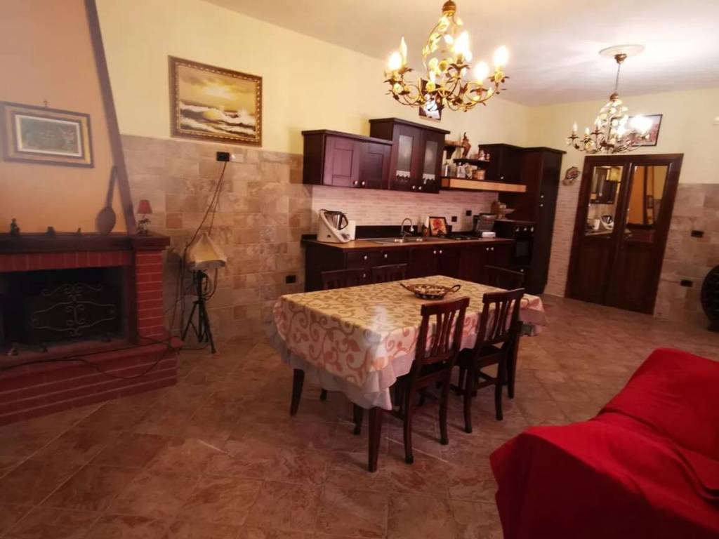 casa indipendente in vendita a Mondragone