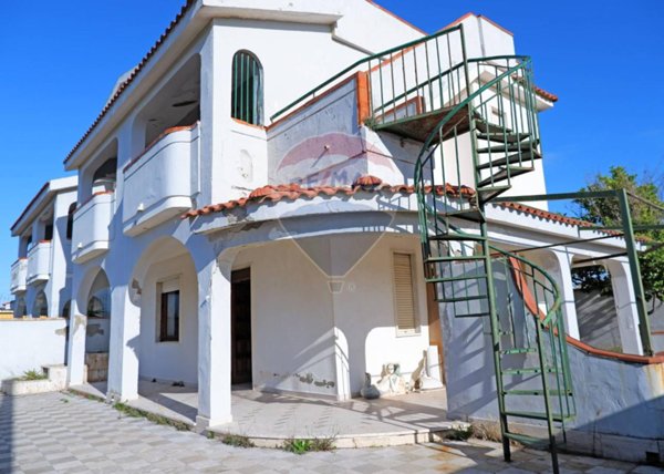 casa indipendente in vendita a Mondragone