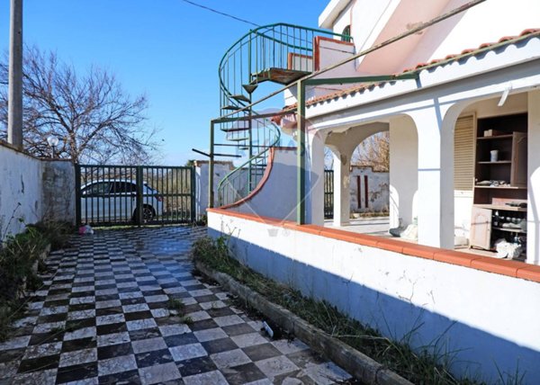 casa indipendente in vendita a Mondragone