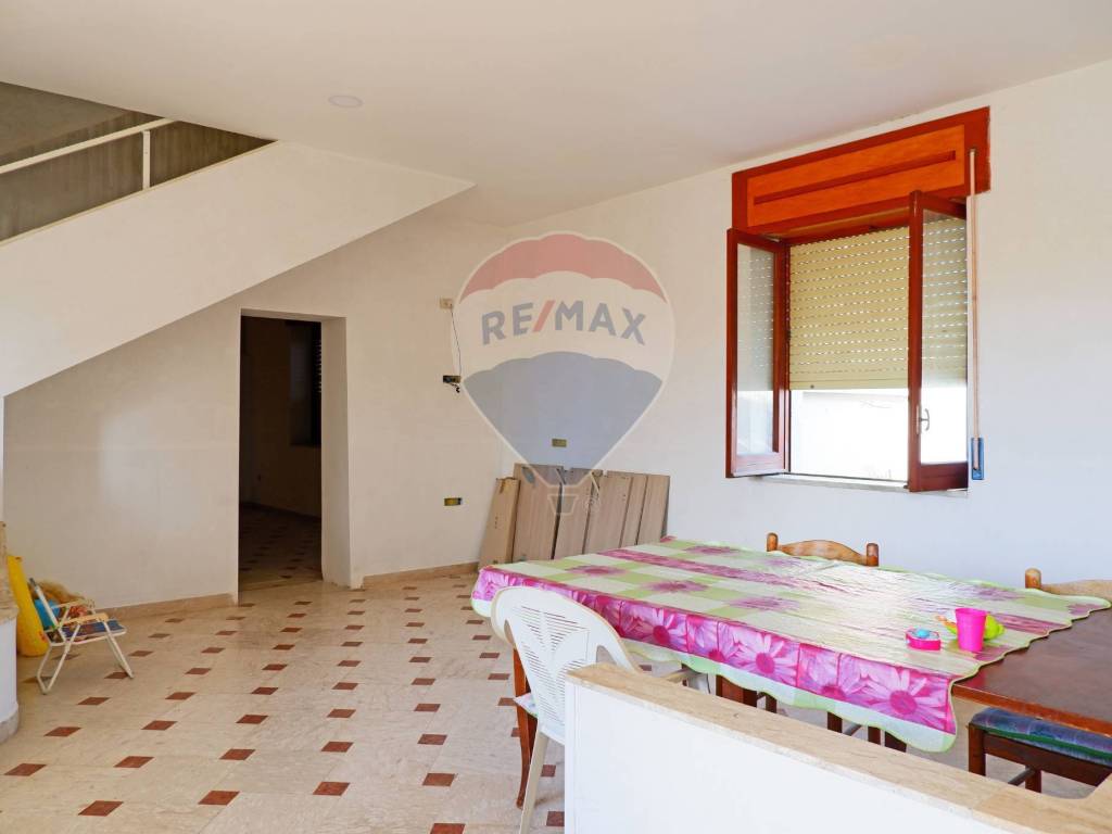 casa indipendente in vendita a Mondragone