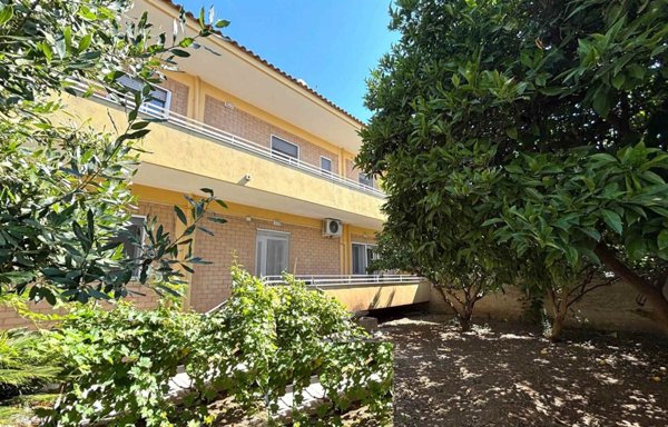 casa indipendente in vendita a Mondragone