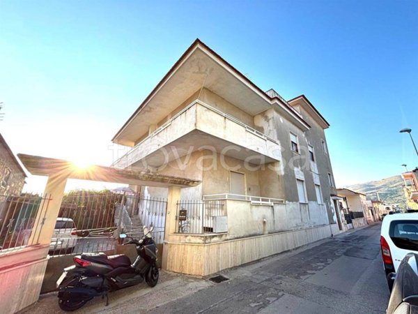 casa indipendente in vendita a Mondragone