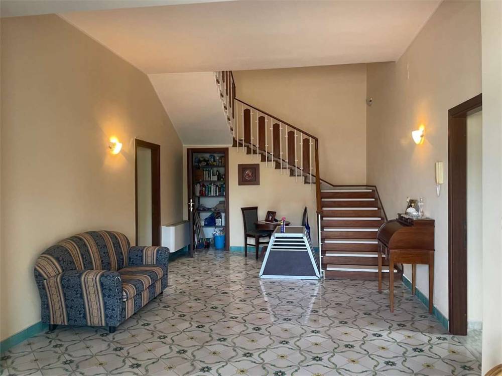 intera palazzina in vendita a Mondragone