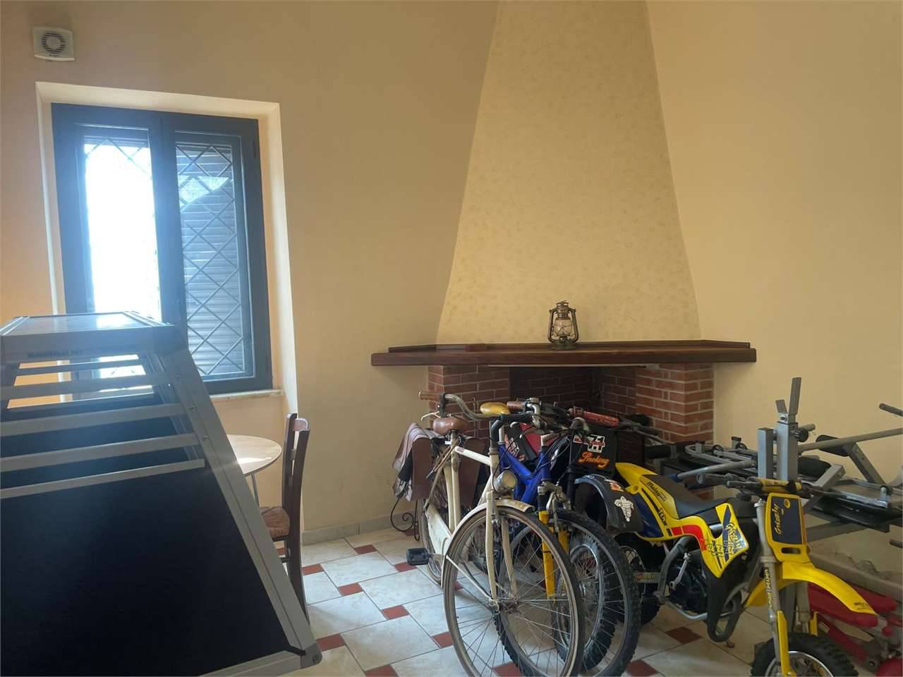 intera palazzina in vendita a Mondragone