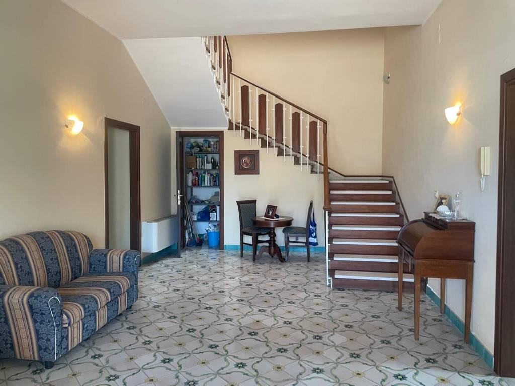 intera palazzina in vendita a Mondragone