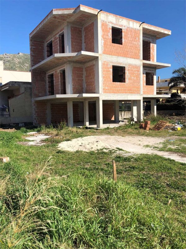casa indipendente in vendita a Mondragone