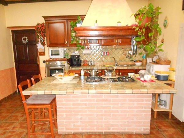 casa indipendente in vendita a Mondragone