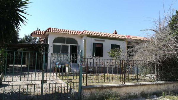 casa indipendente in vendita a Mondragone