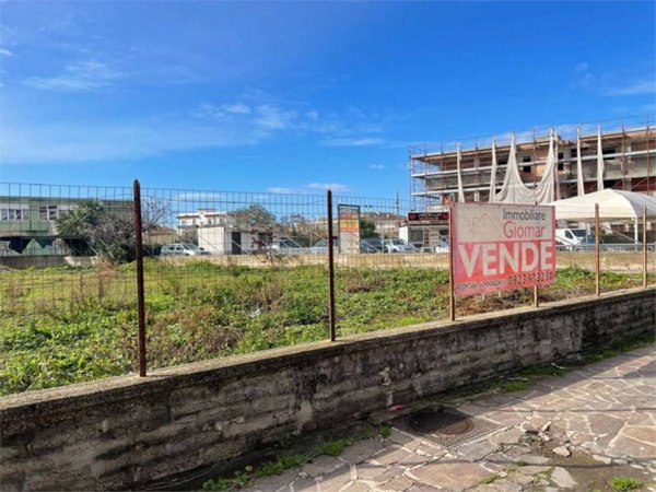 terreno edificabile in vendita a Mondragone