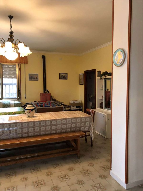 casa indipendente in vendita a Mondragone