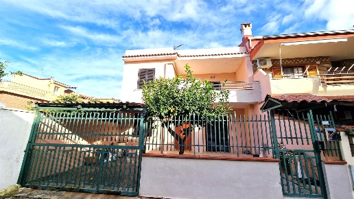 casa indipendente in vendita a Mondragone