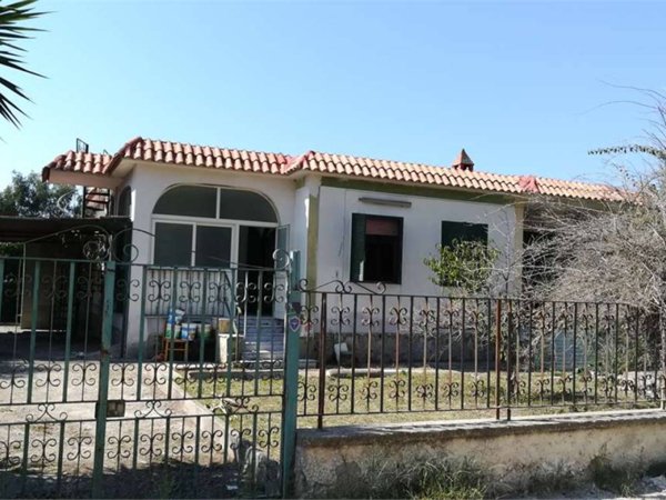 casa indipendente in vendita a Mondragone