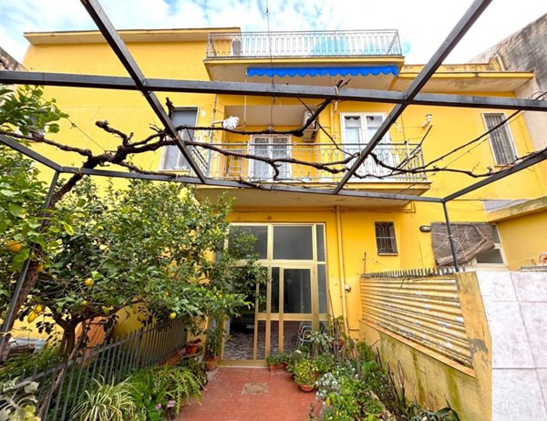 casa indipendente in vendita a Mondragone