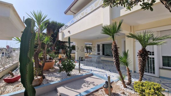 casa indipendente in vendita a Mondragone