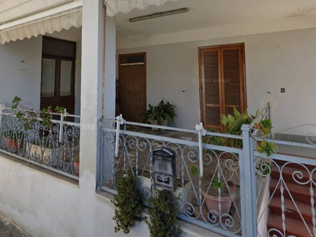 casa indipendente in vendita a Mondragone