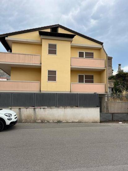 casa indipendente in vendita a Mondragone