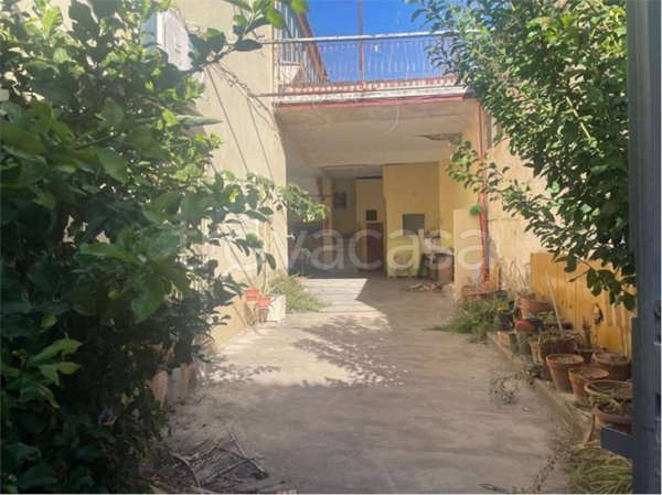 casa indipendente in vendita a Mondragone