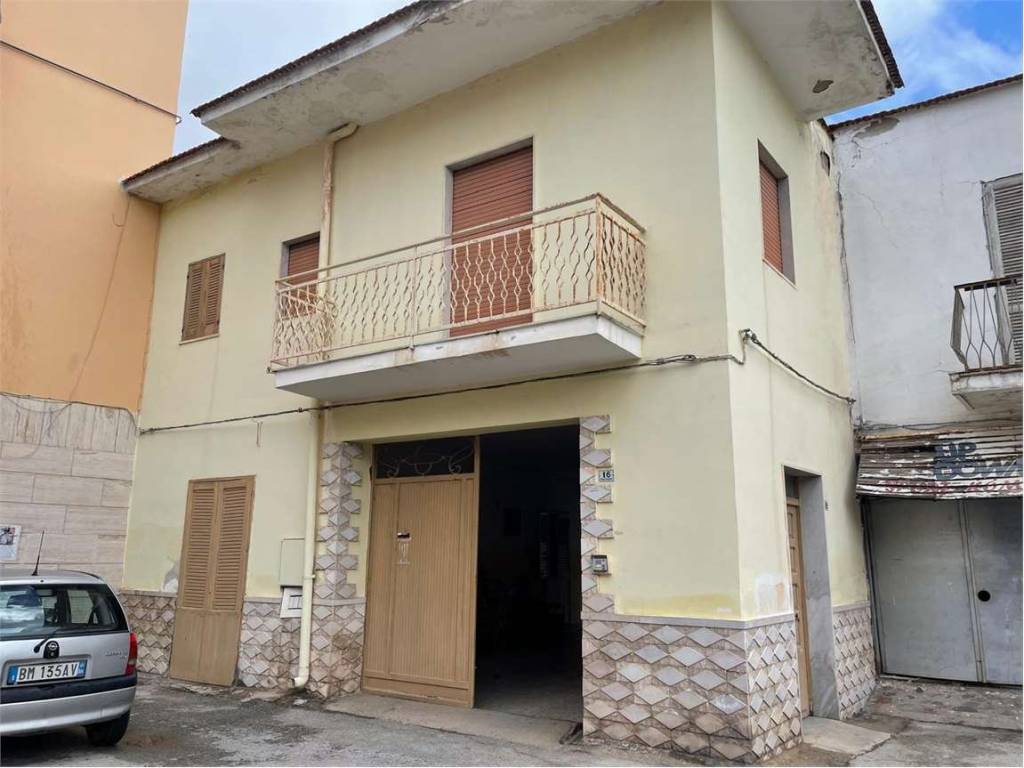 intera palazzina in vendita a Mondragone