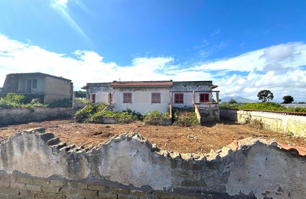 casa indipendente in vendita a Mondragone in zona Pescopagano