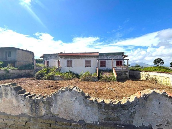 casa indipendente in vendita a Mondragone in zona Pescopagano