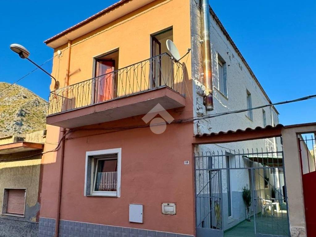 casa indipendente in vendita a Mondragone
