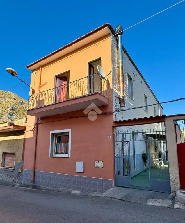 casa indipendente in vendita a Mondragone