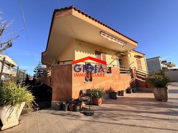 casa indipendente in vendita a Mondragone