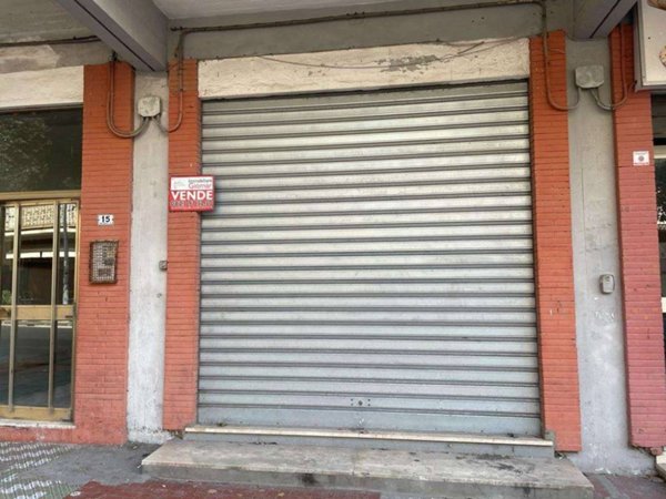 negozio in vendita a Mondragone