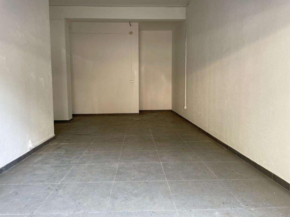 negozio in vendita a Mondragone