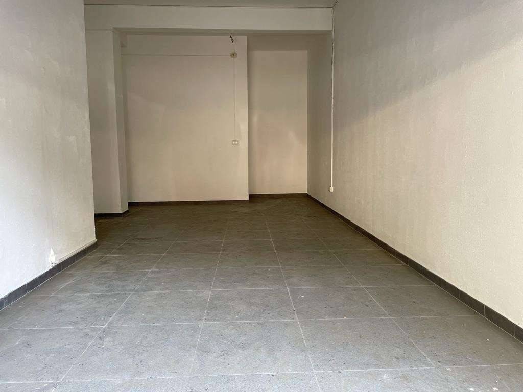 negozio in vendita a Mondragone