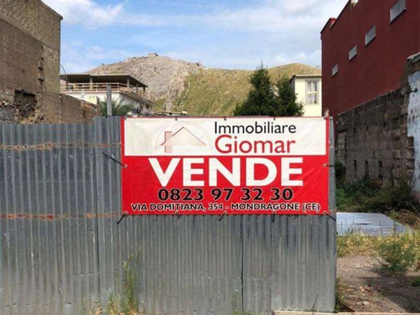 locale commerciale in vendita a Mondragone