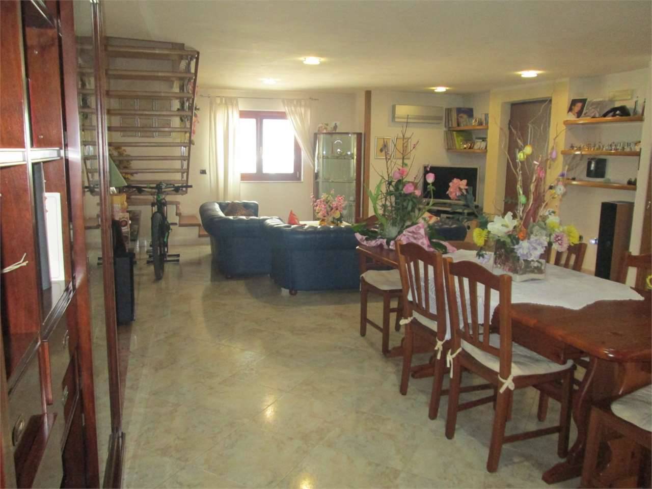 casa indipendente in vendita a Mondragone