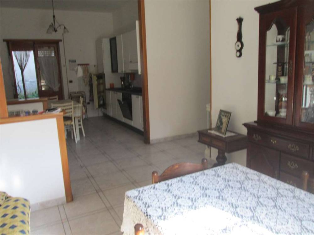 intera palazzina in vendita a Mondragone