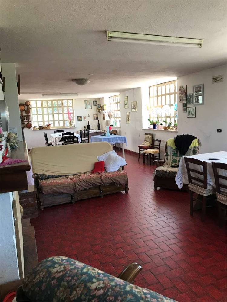 intera palazzina in vendita a Mondragone