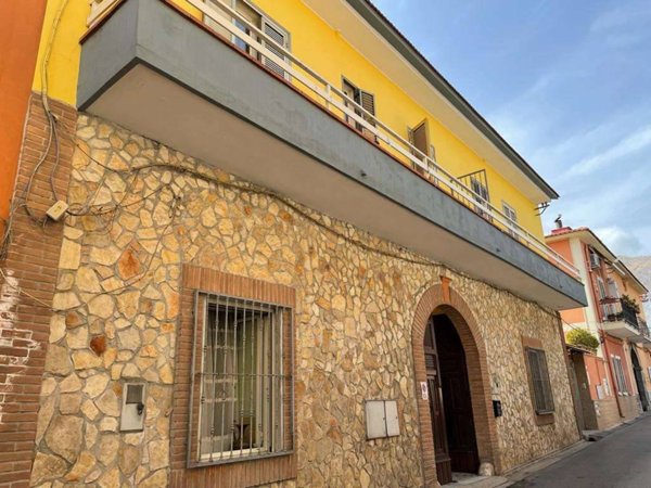 intera palazzina in vendita a Mondragone