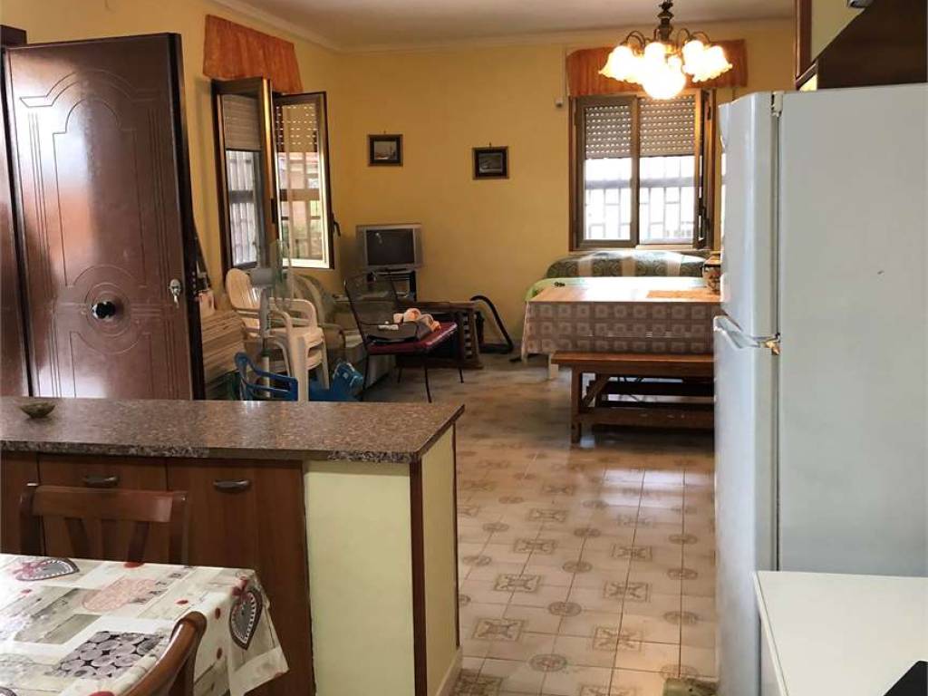casa indipendente in vendita a Mondragone