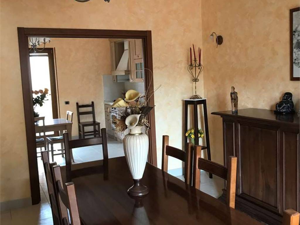 casa indipendente in vendita a Mondragone