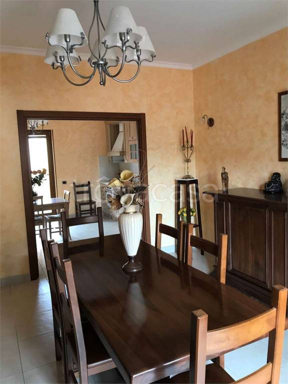 casa indipendente in vendita a Mondragone