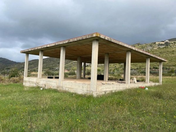 casa indipendente in vendita a Mondragone