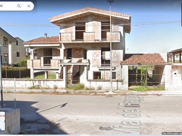 casa indipendente in vendita a Mondragone