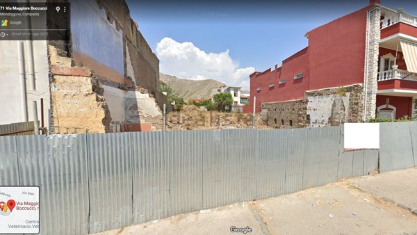 locale commerciale in vendita a Mondragone