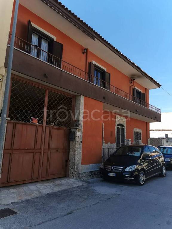 casa indipendente in vendita a Mondragone