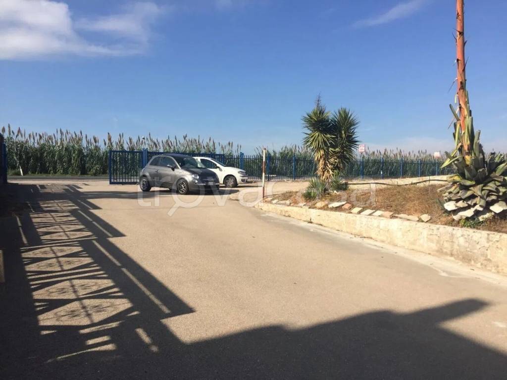 trivano in vendita a Mondragone