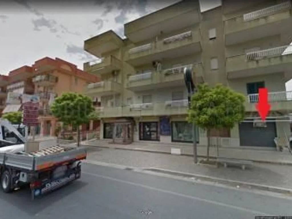 negozio in vendita a Mondragone