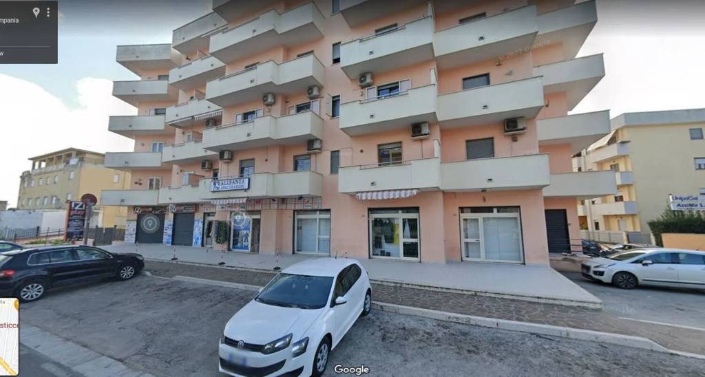 negozio in vendita a Mondragone