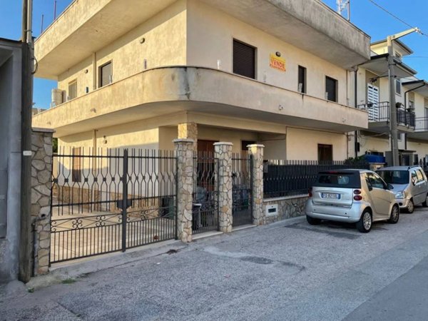 casa indipendente in vendita a Mondragone