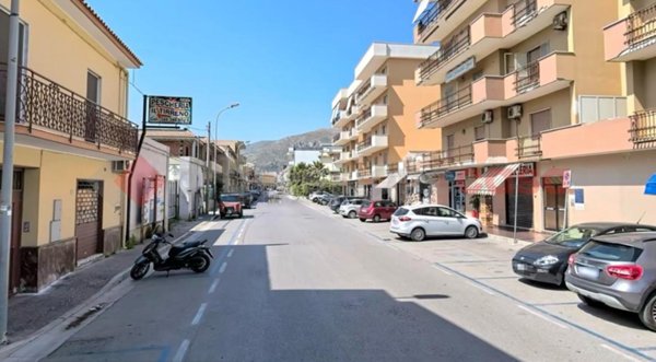 casa indipendente in vendita a Mondragone